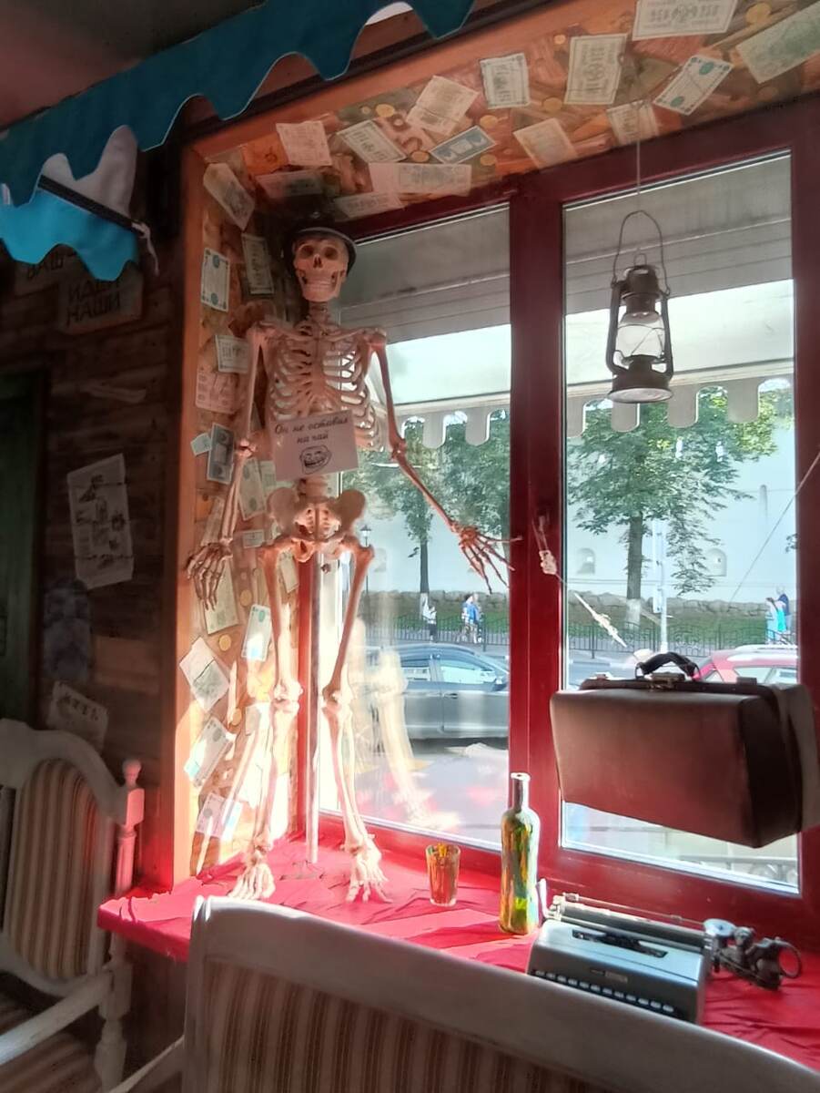 Недавно мы коллегу того Феди встретили в Ярославле, в кафе "Рога и копыта")) 