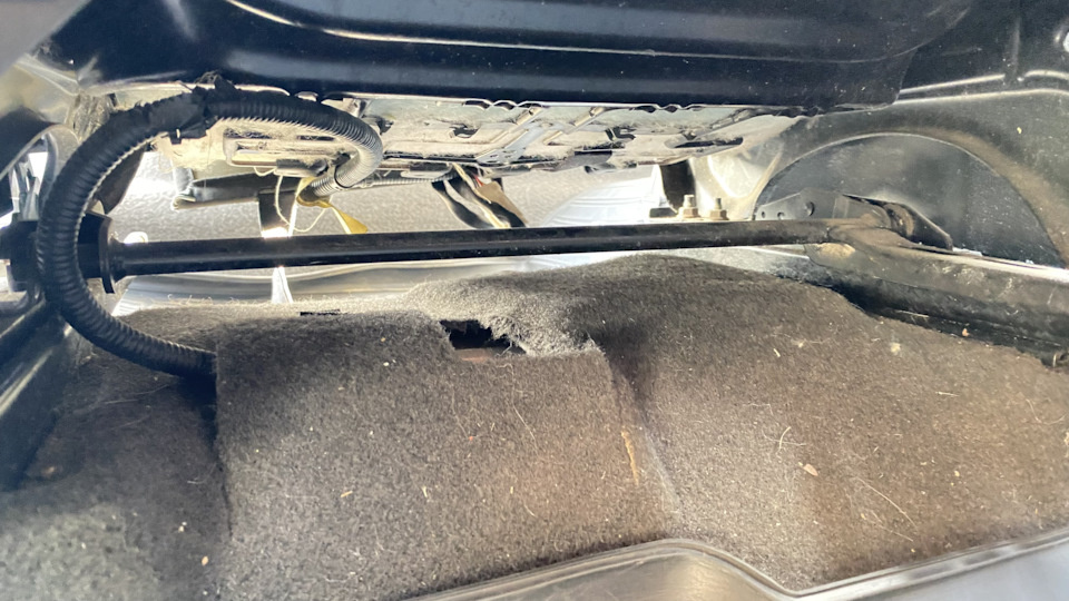 Место под сиденьем Chevrolet Aveo недостаточно для установки под него сабвуфера