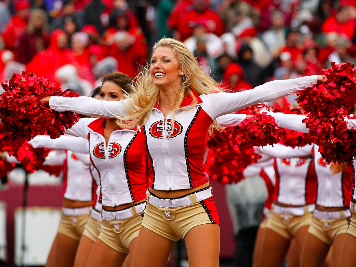 У них всегда костюмы интересные. Можно и сшить😉