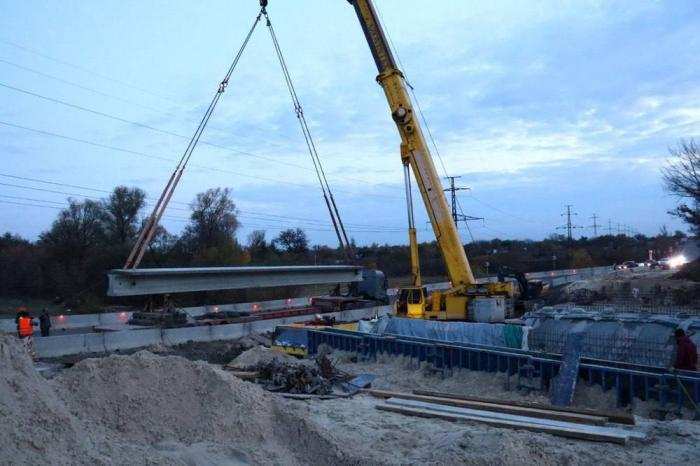 На участке автодороги «Светлодарское – Мироновка – на Попасную» продолжается капитальный ремонт моста через реку Скелевая, источник Телеграм-канал Донбасс Сейчас