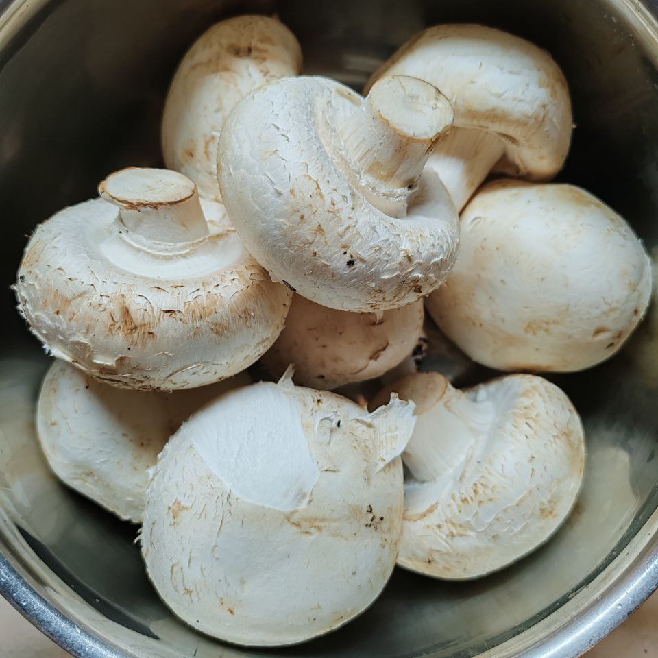 Крупные шампиньоны