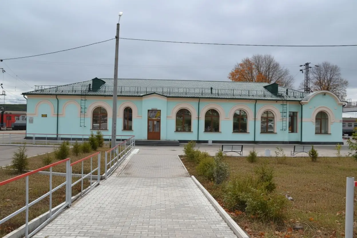 Узловая станция Красноярского региона Красноярской железной дороги на Транссибирской магистрали, расположенная в городе Уяре Красноярского края