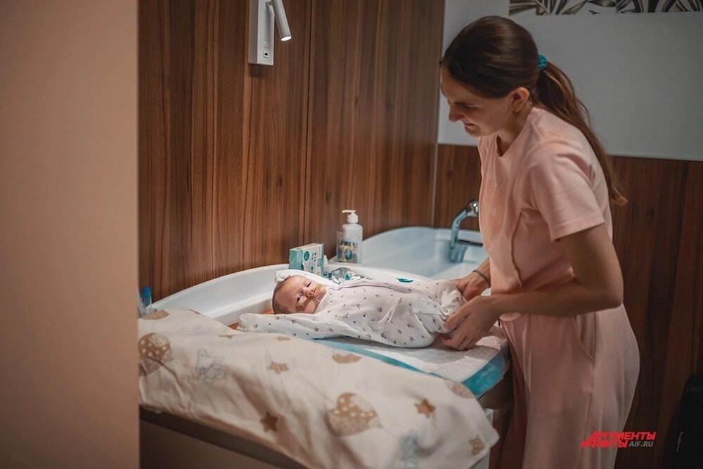    Азаровым очень хочется, чтобы дочка росла, как все, легко наедала младенческие щёки и спокойно спала. Фото: АиФ/ Дарья Суханова