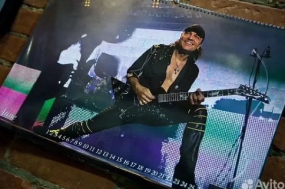    Новосибирец продает автографы звёзд мирового рока за 110 тысяч рублей