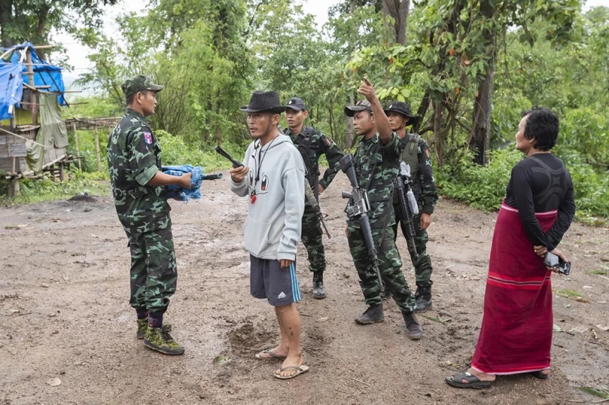    Правительственные войска Мьянмы вернули под свой контроль участок границы с Таиландом.