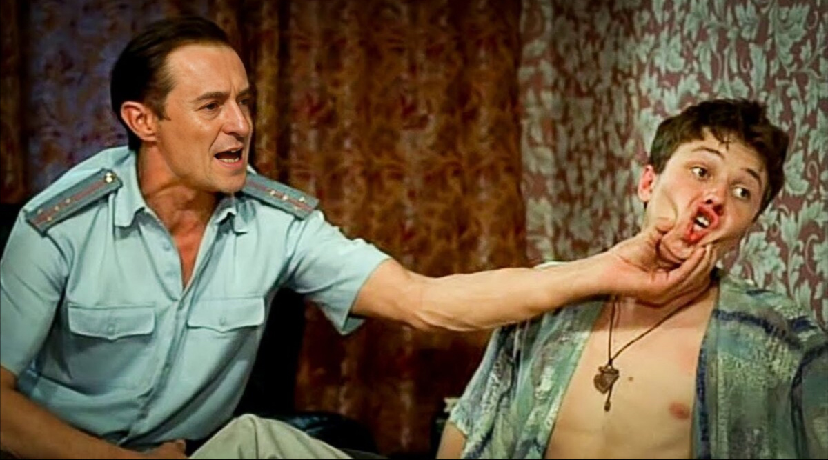 Кадр из фильма ‘Ворошиловский стрелок’.