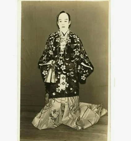 Очень редкое фото из эпохи, когда мужчины еще цеплялись за профессию