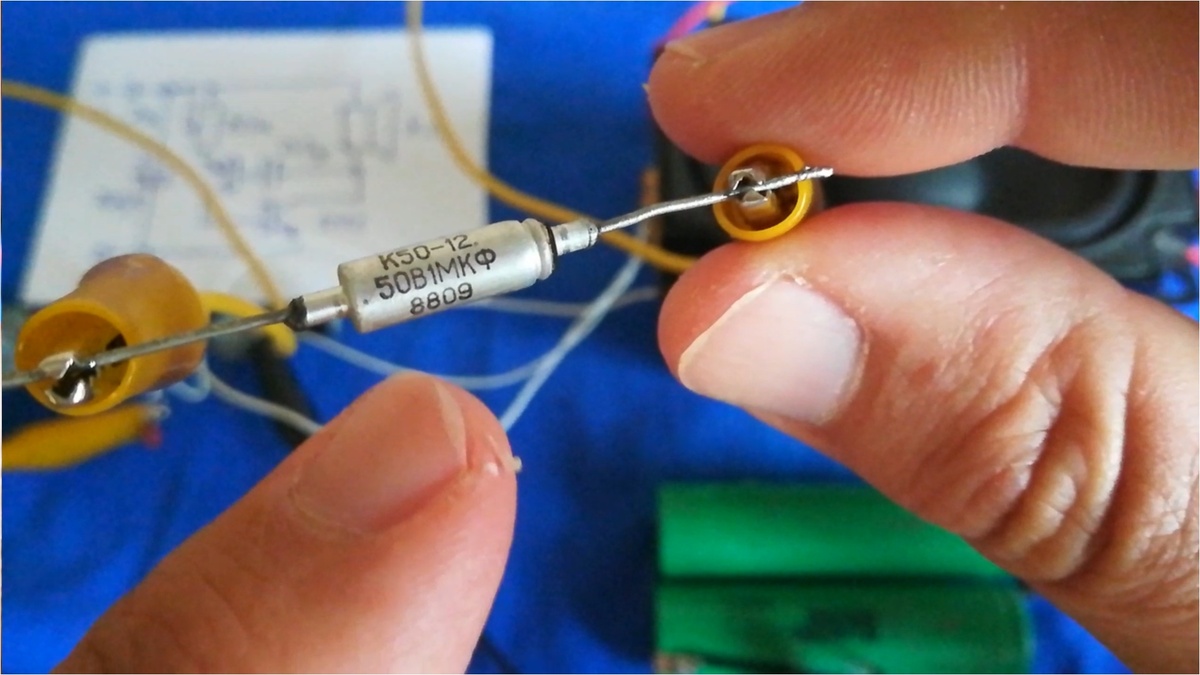 Схема для проверки конденсаторов.