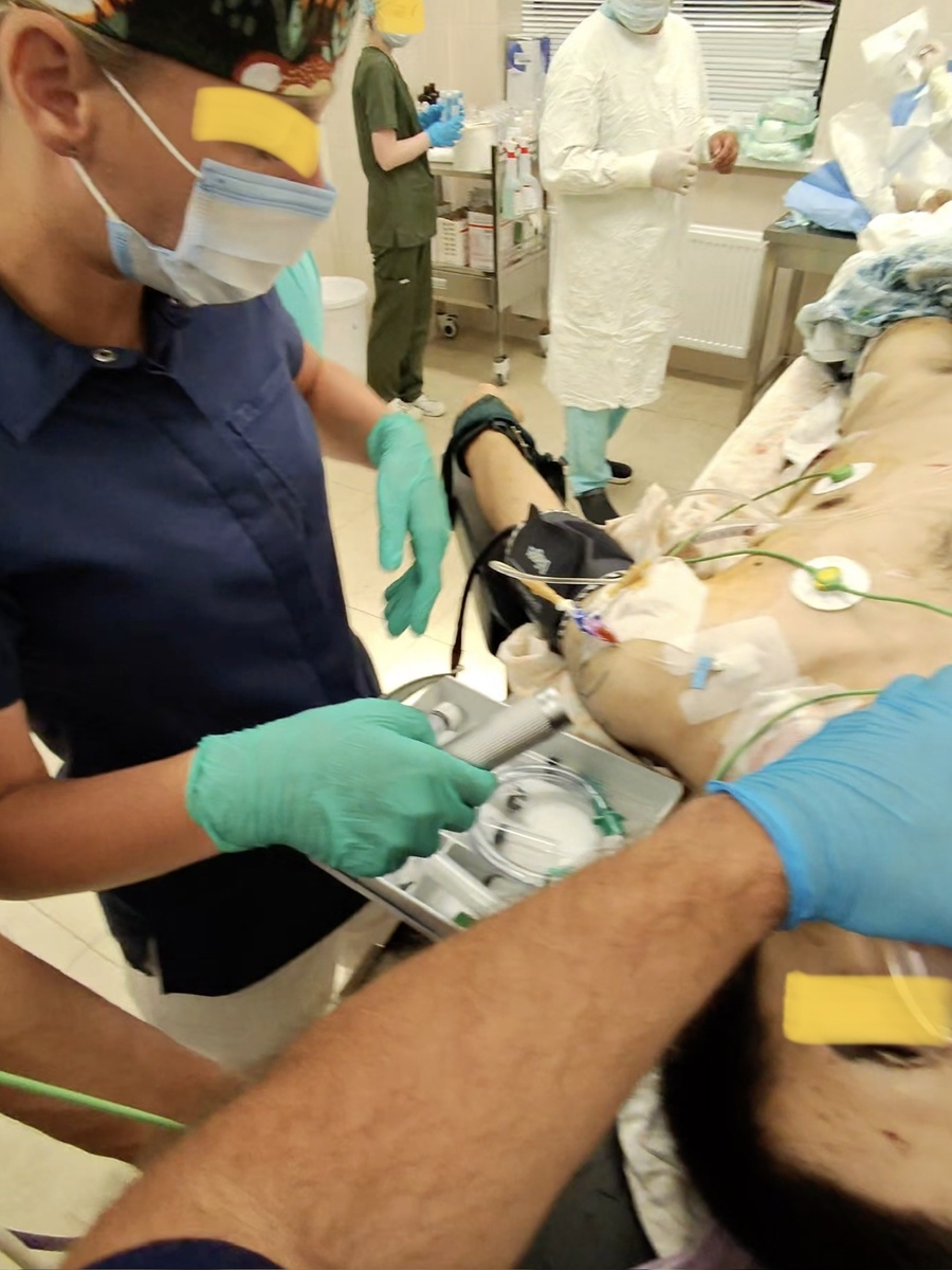 Подготовка к подключению больного на аппарат ИВЛ до начала операции