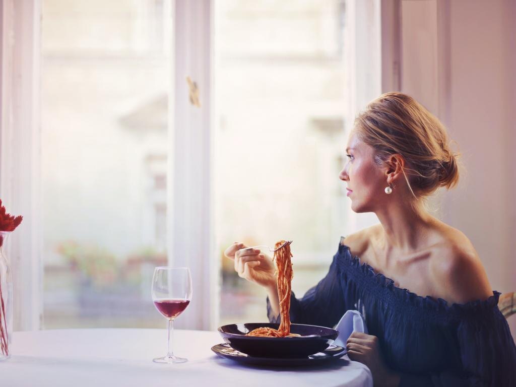 Когда «я сильная» превращается в «я одна»: как не перепутать силу с одиночеством