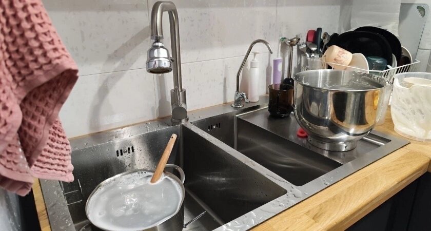    Заливаю в слив 1 стакан — и засор уносит со свистом: делаю так долгие годы — никаких проблем с вантузом