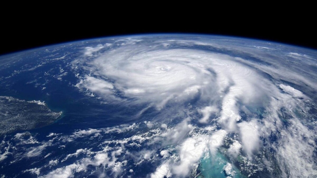    Ураган Ида. Фото космонавта Олега Новицкого