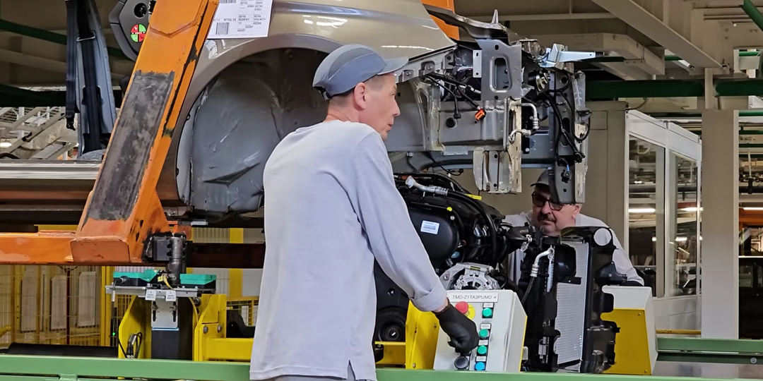 Бывший работник АвтоВАЗа рассказал сколько зарабатывают простые рабочие на заводе - и как прожить на такую зарплату