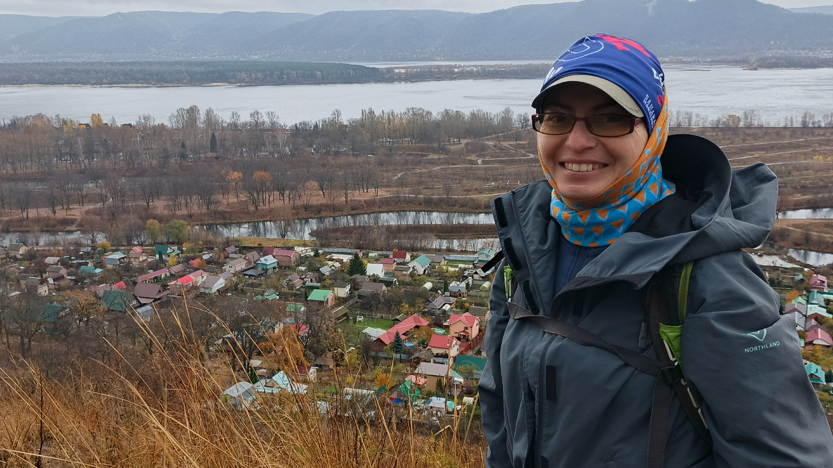 Это я, автор канала, вчера на однодневой прогулке по части Большой Самарской Тропы. Октябрь 2025. 