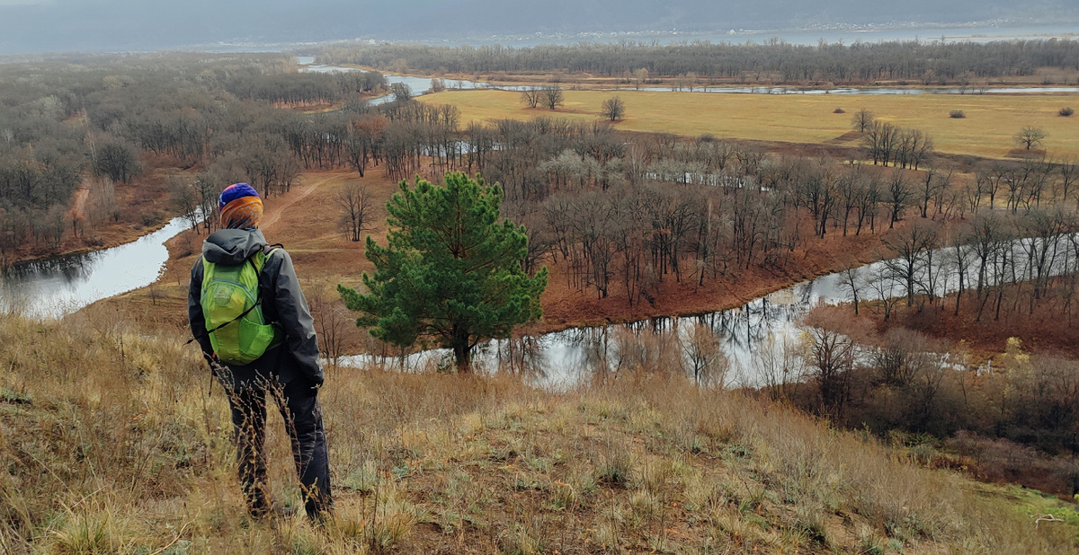 Я на одной из многочисленных смотровых площадок на Большой Самарской Тропе. Конец октября 2025.