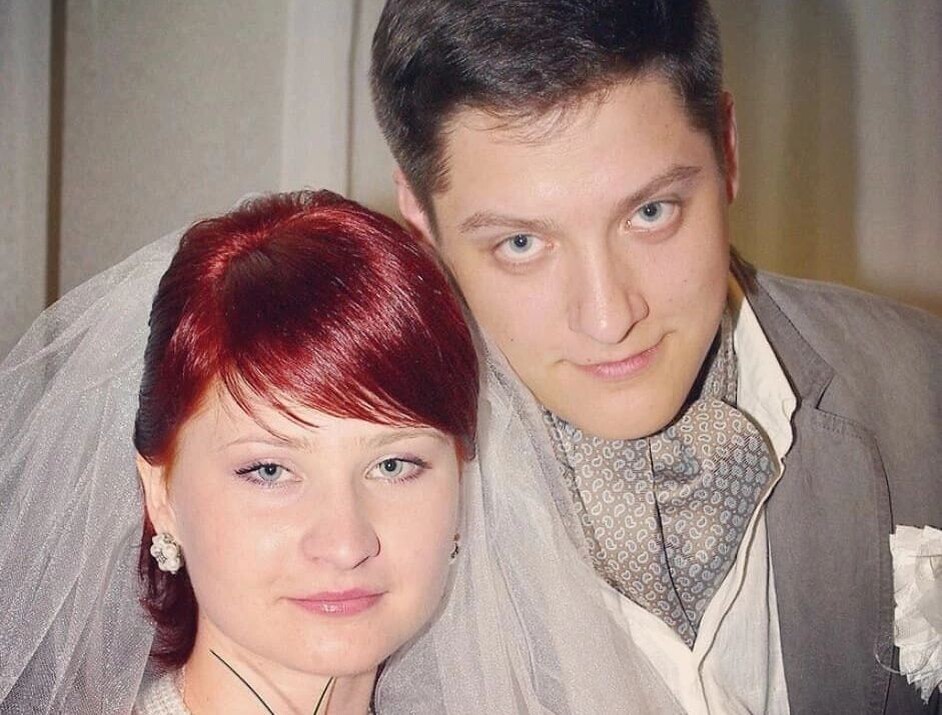 Трепетно относился к жене: архивное фото со свадьбы Романа Попова. Фото: Роман Попов