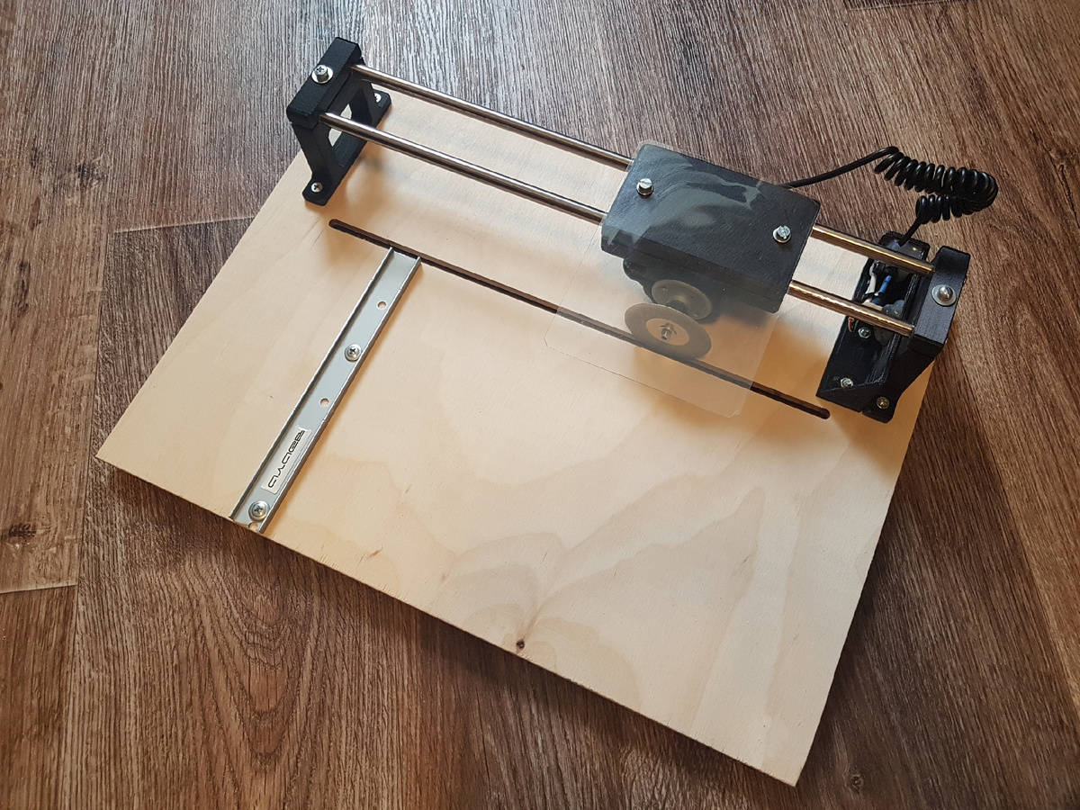 Отрезной мини станочек для кромсания печатных плат