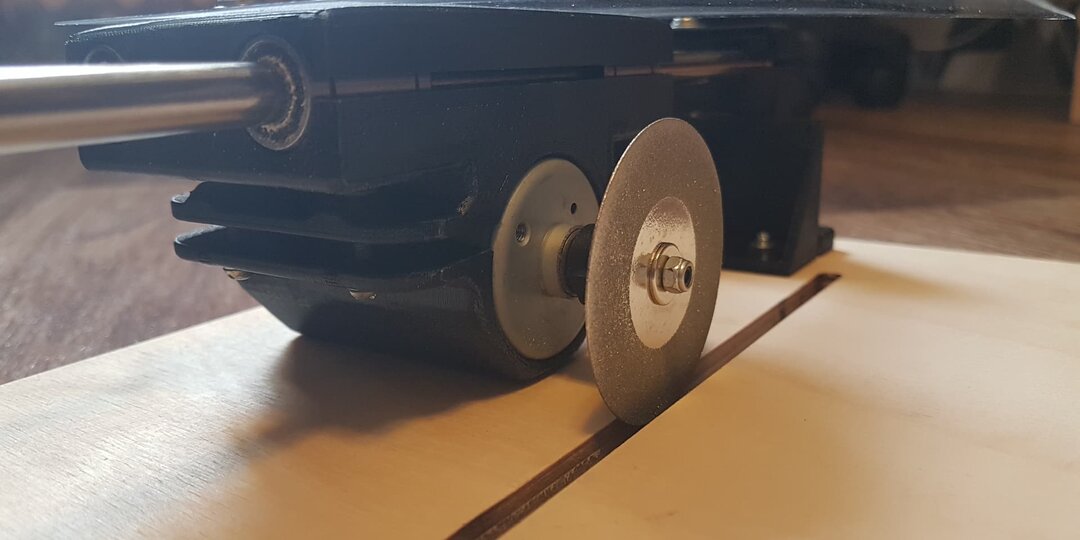 Отрезной мини станочек для кромсания печатных плат