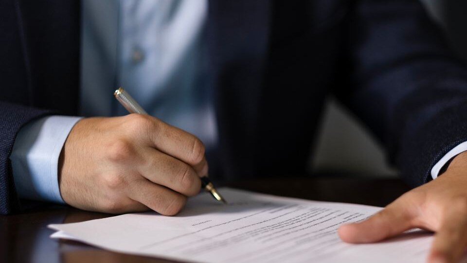 Сэкономила деньги и время: какие документы теперь можно оформить без нотариуса