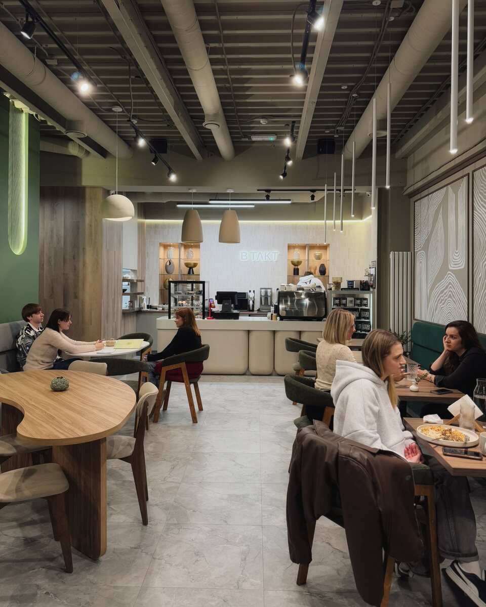 Первое что видим, зайдя внутрь