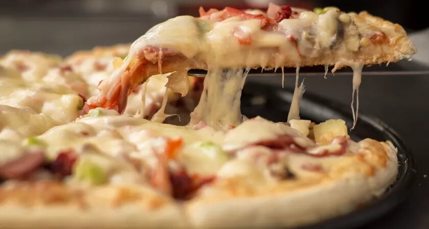    Подруги не верят мне, что я готовлю пиццу за 10 минут и даже тесто не замешиваю: так вкусно, что остыть не успевает – делюсь рецептом