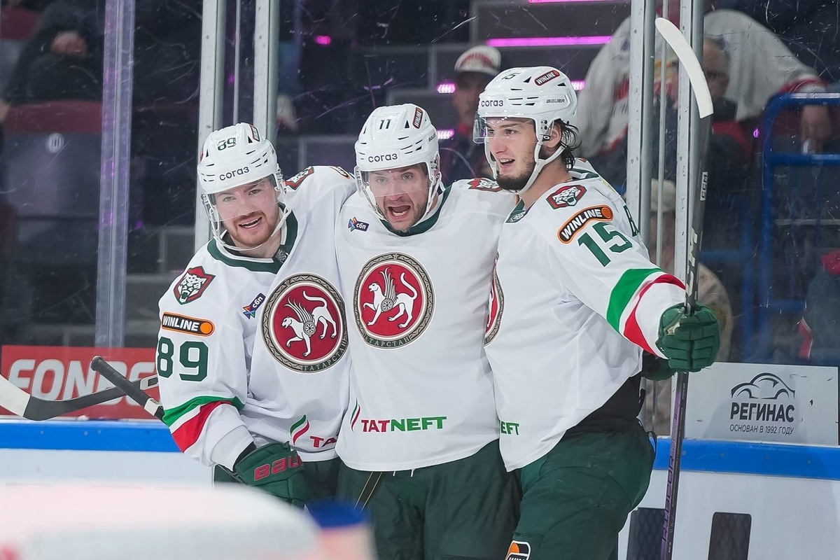 Хоккеисты на льду