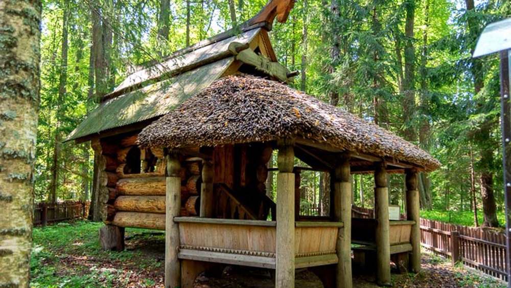 Беседка - «Избушка на курьих ножках» 