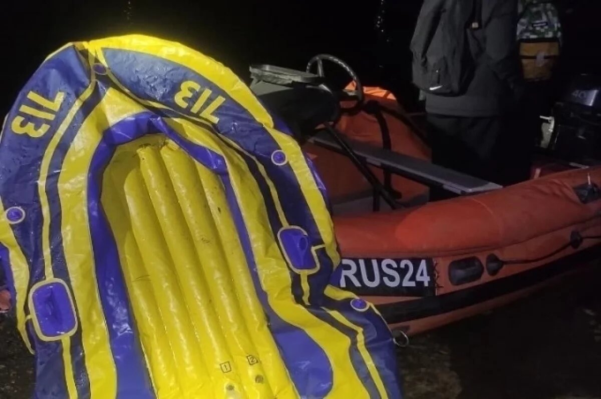    На Енисее под Красноярском у двух подростков спустило надувную лодку