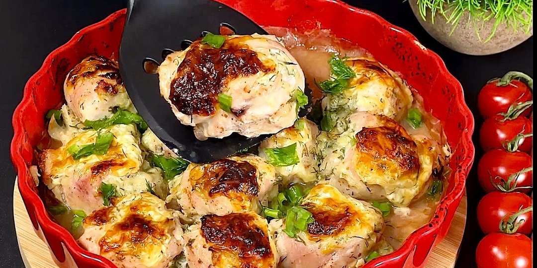 Нежные куриные рулетики в духовке с сырно-творожной начинкой