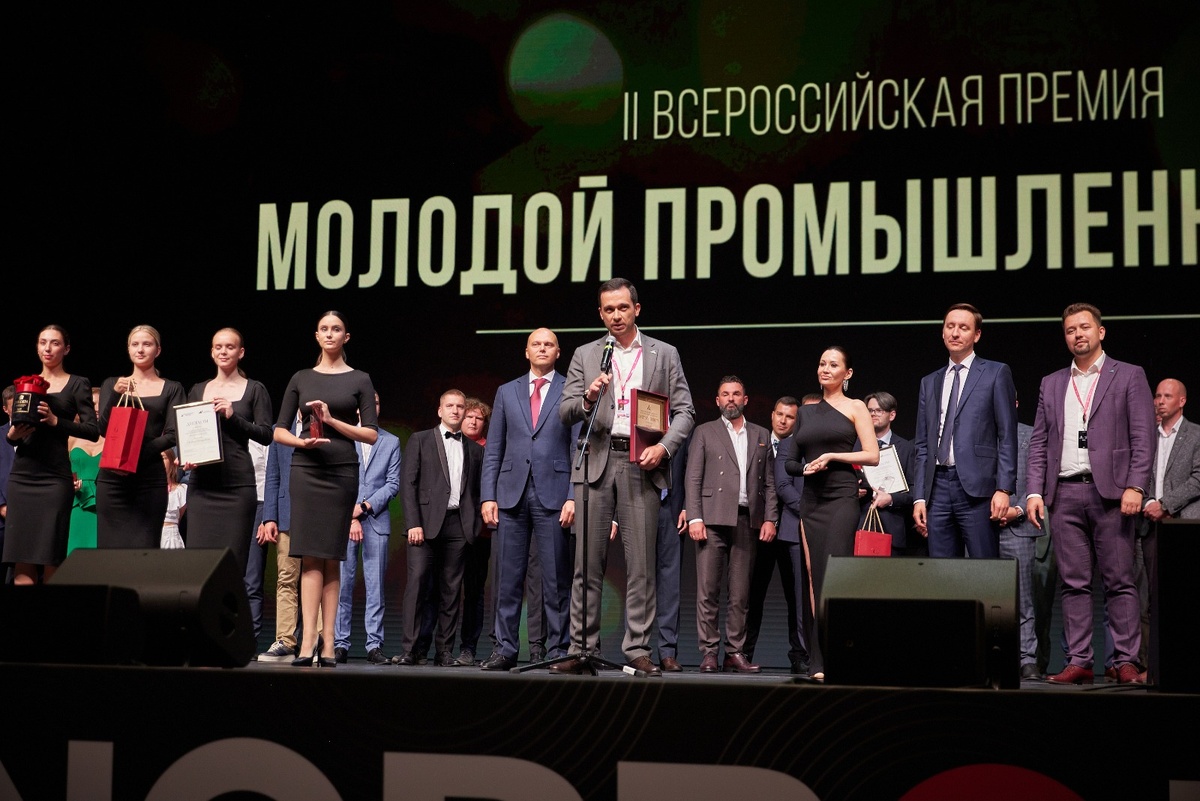 Антон Суруткин на награждении национальной государственной премией "Молодой промышленник года России" / Международная выставка "Иннопром / "Екатеринбург-Экспо" / Минпромторг РФ / Правительство РФ / © Клуб молодых промышленников России 2023