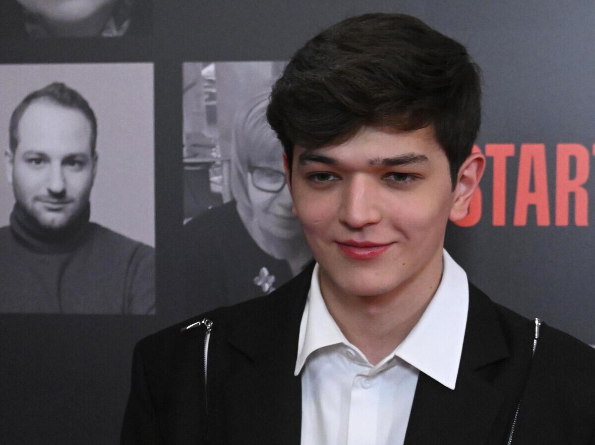  Певец Акмаль Ходжаниязов (Akmal