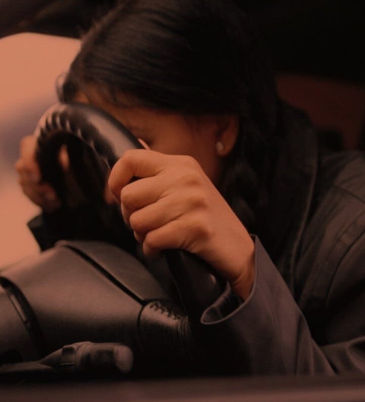 Девушка за рулем устала