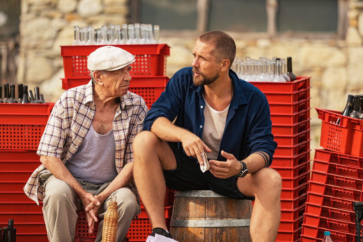 Василий Кортуков и Роман Маякин в сериале «Виноделы» — Pick up film, СТС, 2025