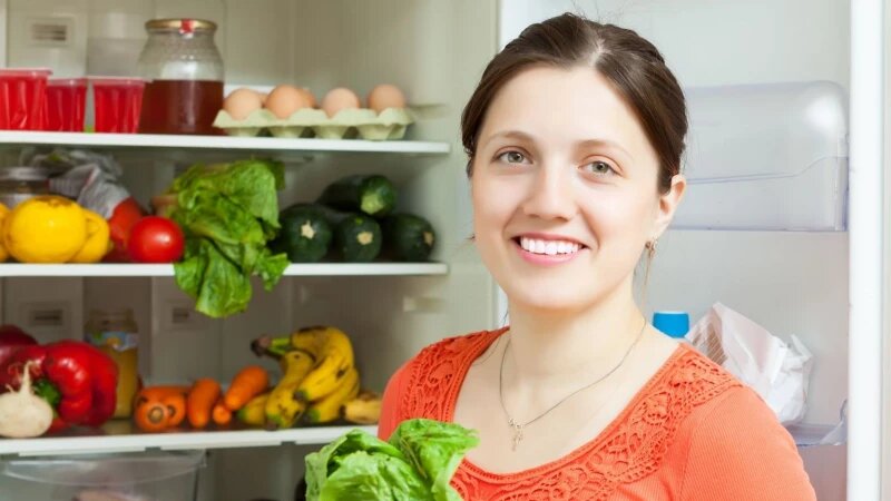     Хранение продуктов в холодильнике. freepik.com/bearfotos