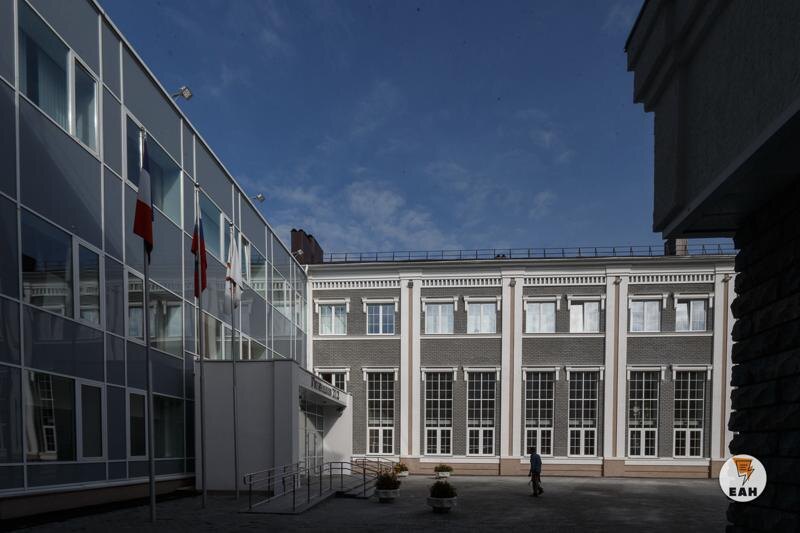    ЕАН. Здание школы