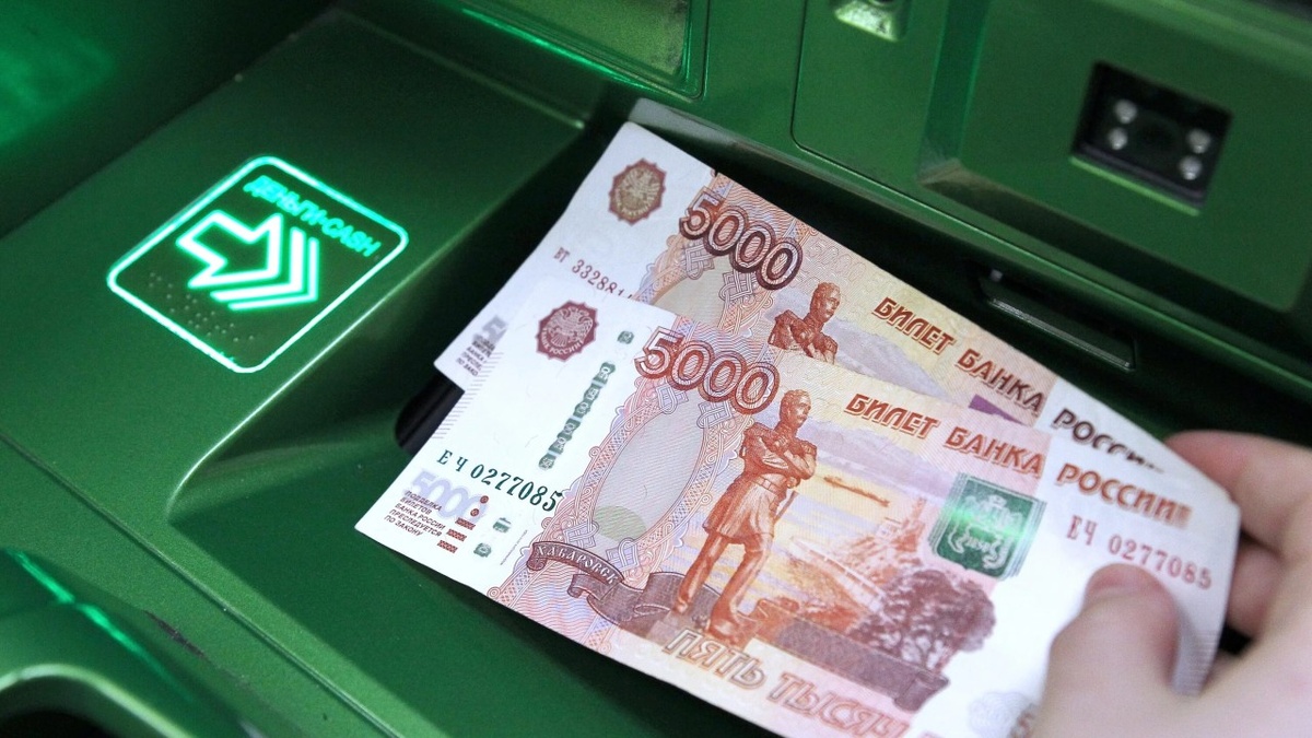    Эпоха наличных: четверть российских компаний вернулись к выплатам зарплаты из кассы