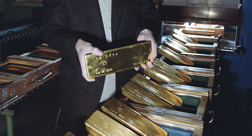 Валюту и золото вывозили в 80-х обычными рейсами Аэрофлота: кто присвоил богатства КПСС?