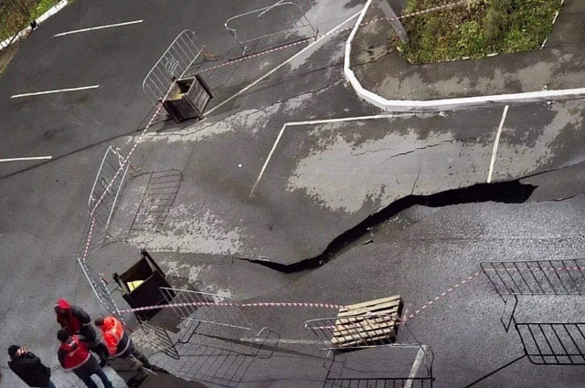    В Уфе произошел новый провал грунта на ул. Файзи Гаскарова