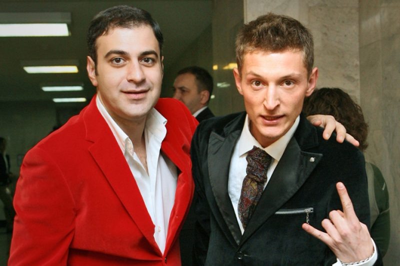    Гарик Мартиросян и Павел Воля после церемонии вручения музыкальной премии «Золотой граммофон» в Кремле, 2006 год