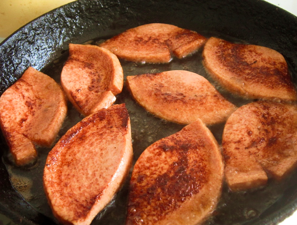 Как же я обожаю пожарить так колбаску на сковородке... и положить на хлебушек 