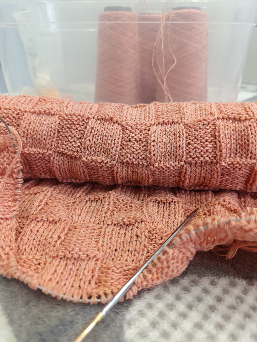 Потихоньку вяжу шарф