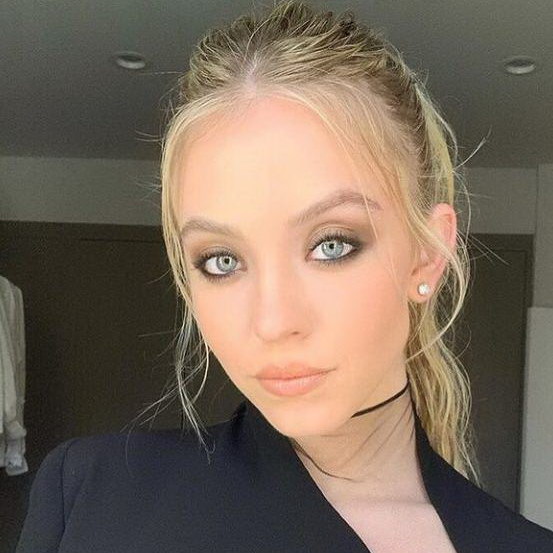     Сидни Суини снимется в американском ремейке «Человека из Рио»