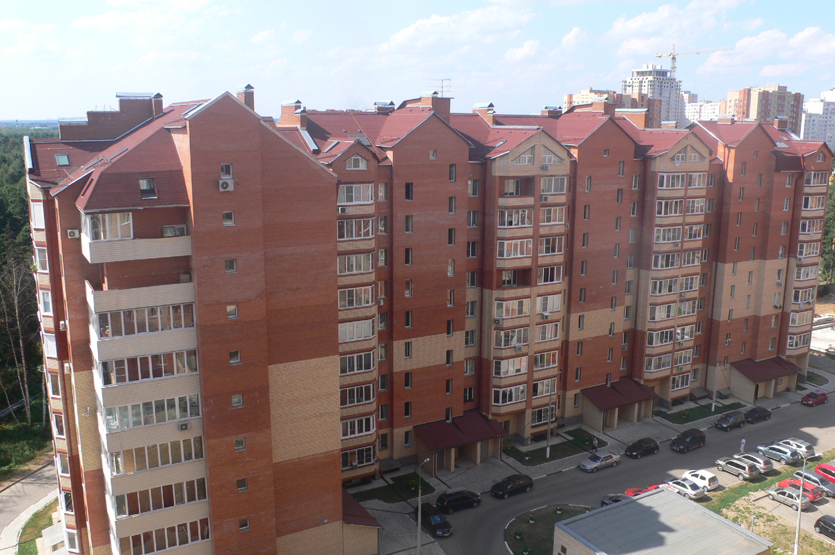 Вид с балкона во двор