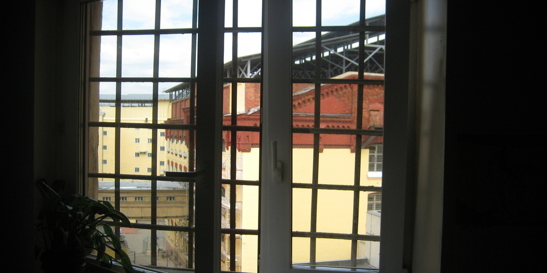 17-летний подросток на «вписке» изнасиловал 14-летнюю девочку