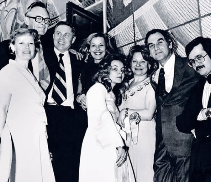 Наталья Воробьева на своей свадьбе с близкими