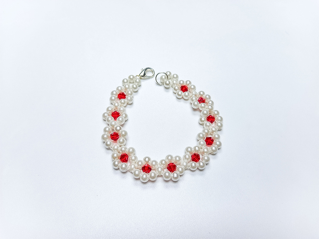 Браслет из бусин