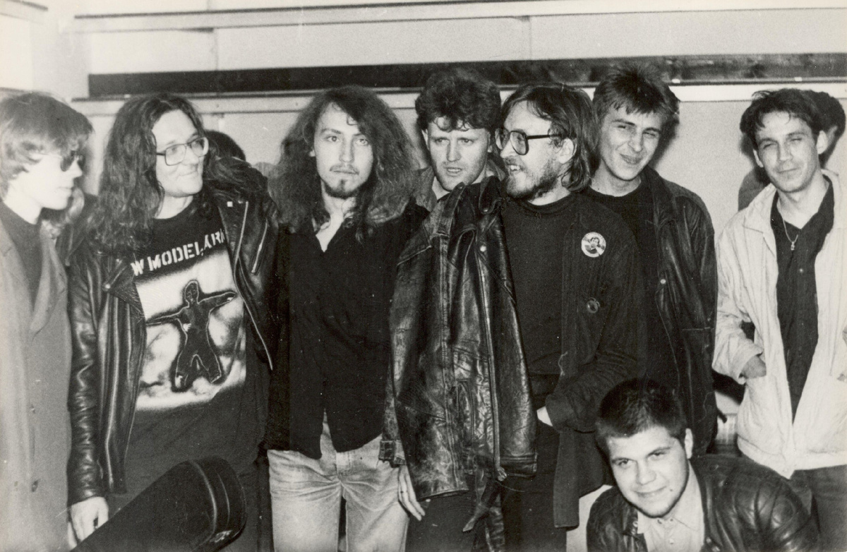 Участники "Русского Прорыва" (слева направо): А. Кузнецов, К. Рябинов, А. Андрюшкин, Манагер, Е. Летов, Е. Кокорин, И. Жевтун, 1994 год. Фото ресурса "ГрОб-хроники".