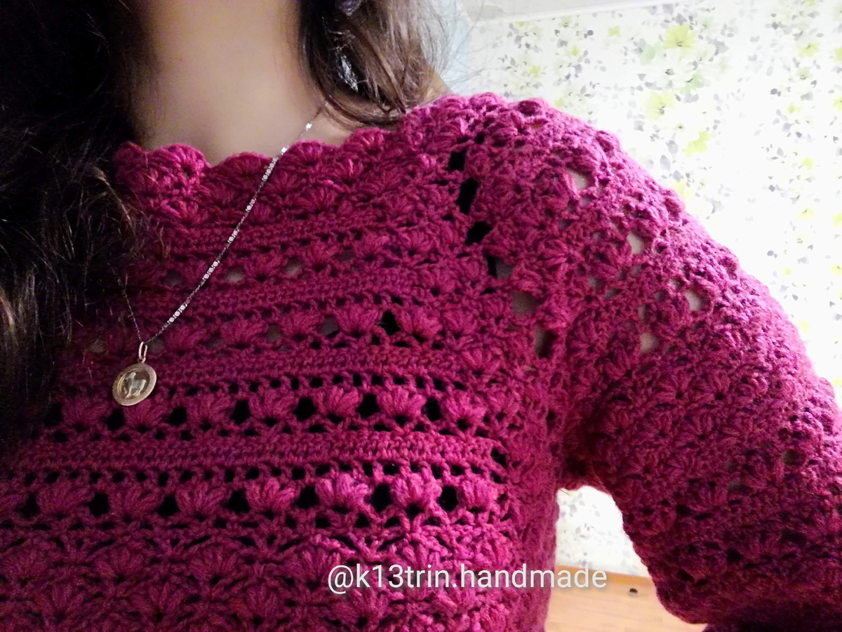 Получилось красивое кружево, структура нити делала вязку в нужных местах воздушной, в нужных очень тонкой, выделяя детали кружева. Ну и , конечно, согласитесь, что вы бы тоже повелись на этот цвет) Личное фото