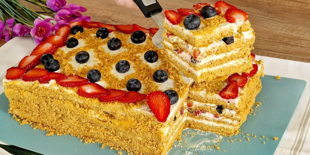 🍰 Торт за пол часа. БЕЗ РАСКАТКИ КОРЖЕЙ и БЕЗ МАСЛА. Божественный рецепт - Фруктовый Медовик.