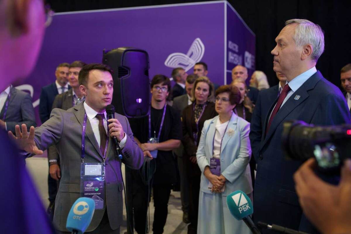Губернатор НСО Андрей Травников посетил Сибирскую венчурню ярмарку